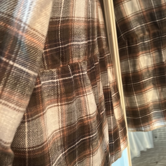 Women’s ruffled flannel - Picture 2 of 3
